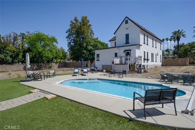 1052 E Grand Boulevard, Corona, CA 92879