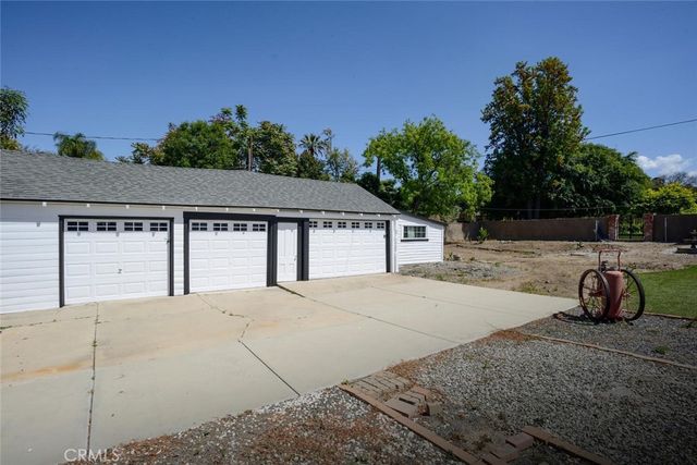 1052 E Grand Boulevard, Corona, CA 92879