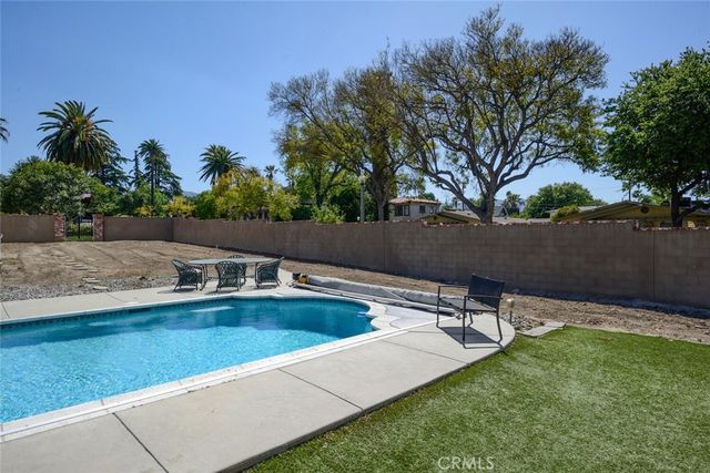 1052 E Grand Boulevard, Corona, CA 92879