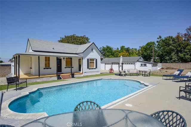 1052 E Grand Boulevard, Corona, CA 92879