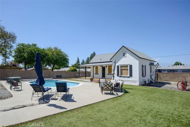 1052 E Grand Boulevard, Corona, CA 92879
