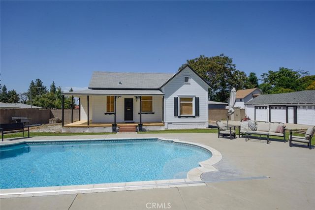 1052 E Grand Boulevard, Corona, CA 92879