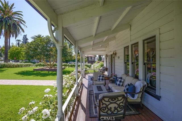 1052 E Grand Boulevard, Corona, CA 92879