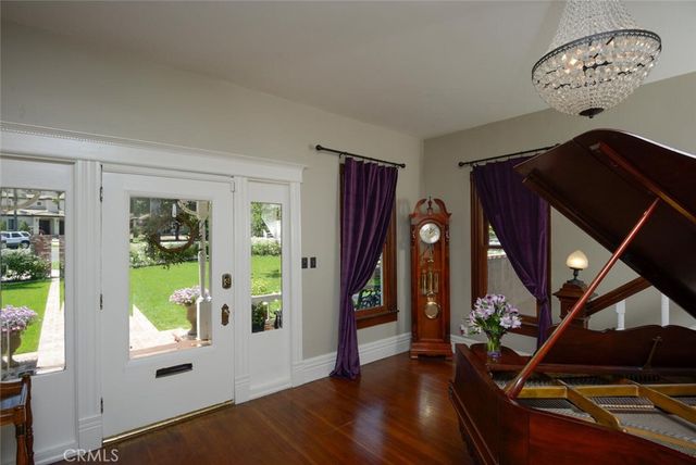 1052 E Grand Boulevard, Corona, CA 92879