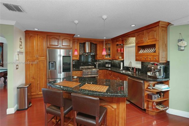 9465 SW 155th Ave, Miami, FL 33196