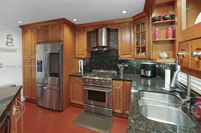 9465 SW 155th Ave, Miami, FL 33196