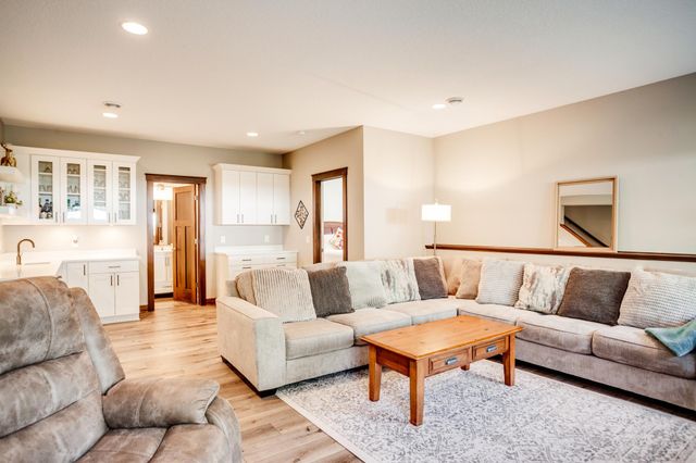 11927 Meadow Lane W, Hopkins, MN 55305