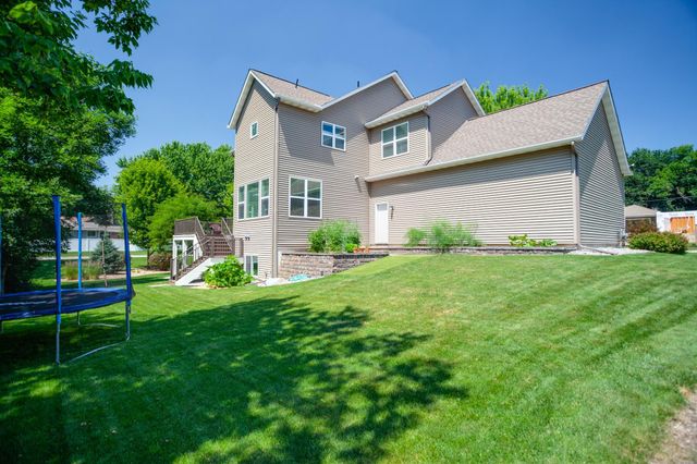 11927 Meadow Lane W, Hopkins, MN 55305