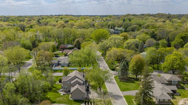 11927 Meadow Lane W, Hopkins, MN 55305