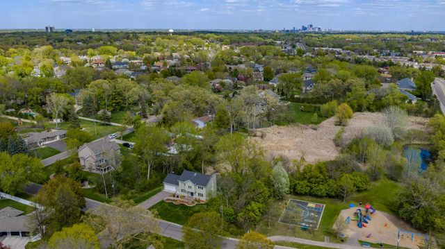 11927 Meadow Lane W, Hopkins, MN 55305