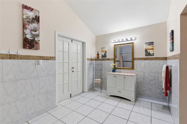 4914 HOLIDAY DRIVE, Tampa, FL 33615