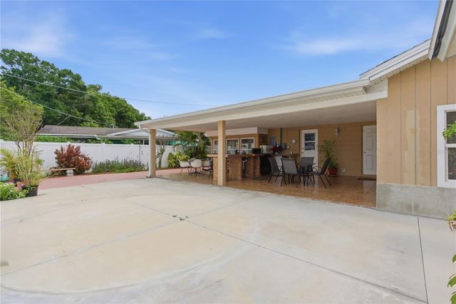 4914 HOLIDAY DRIVE, Tampa, FL 33615