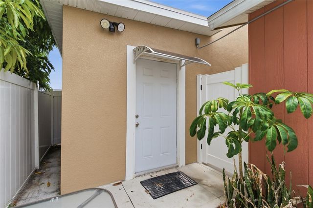 4914 HOLIDAY DRIVE, Tampa, FL 33615