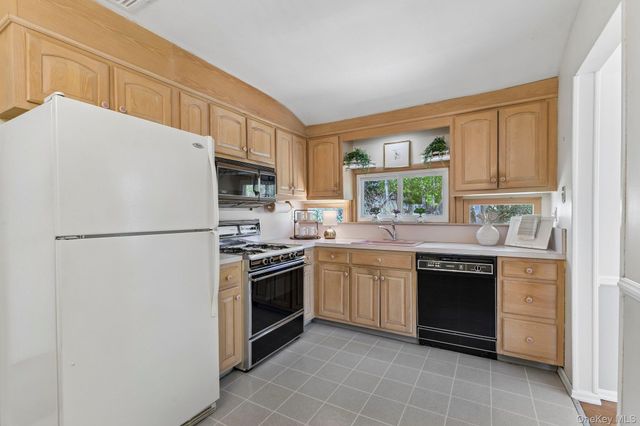 31 Sunset Drive, Huntington, NY 11743