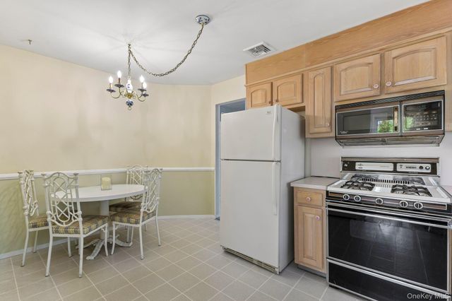 31 Sunset Drive, Huntington, NY 11743