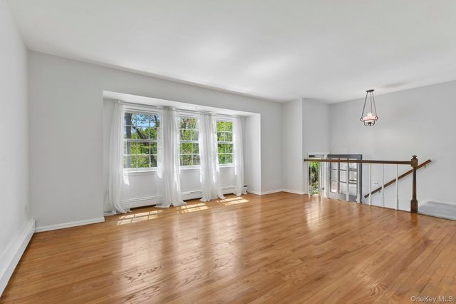 31 Sunset Drive, Huntington, NY 11743