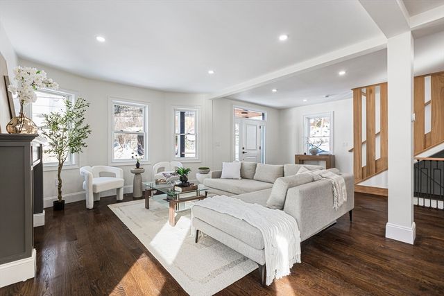 7 Park Ave Ext, Arlington, MA 02475