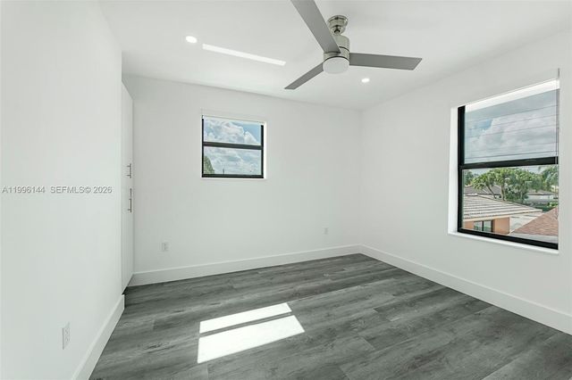 10370 SW 24th St B, Miami, FL 33165