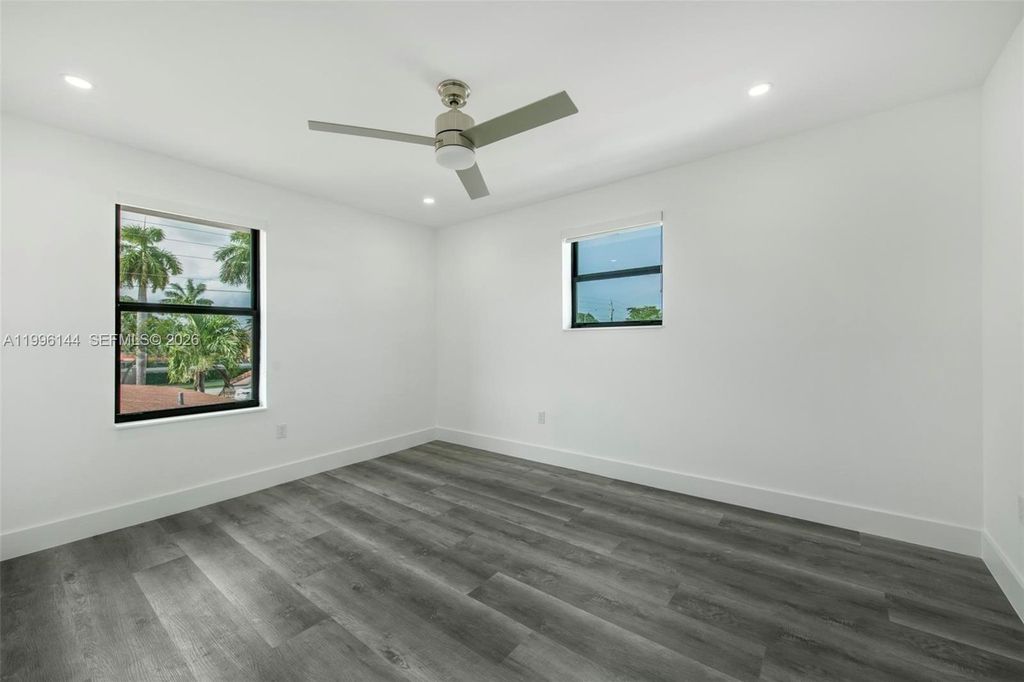 10370 SW 24th St B, Miami, FL 33165