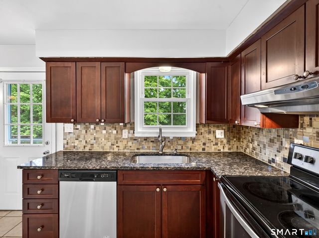 15 Partridge Lane, Clinton, CT 06413