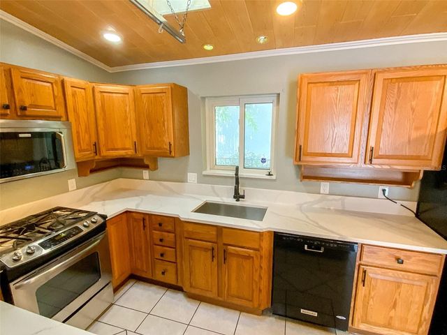 657 BROADWAY B, Dunedin, FL 34698