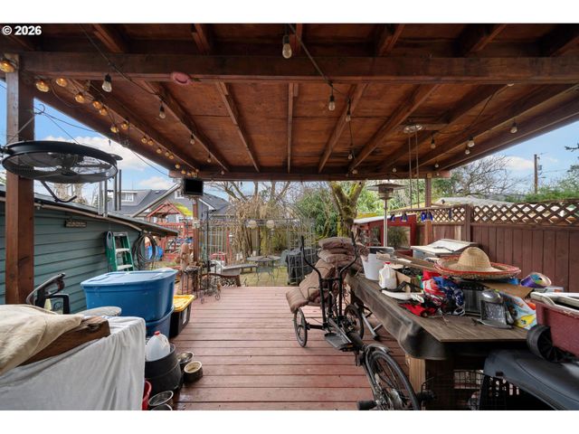 5716 Se 104TH Ave, Portland, OR 97266