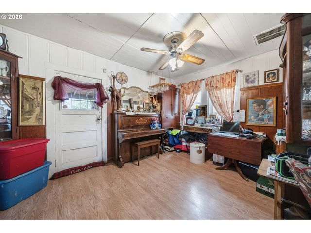 5716 Se 104TH Ave, Portland, OR 97266