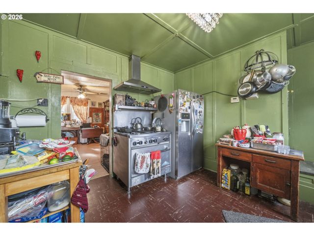 5716 Se 104TH Ave, Portland, OR 97266