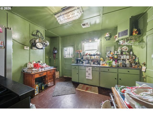 5716 Se 104TH Ave, Portland, OR 97266