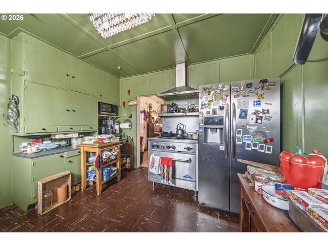 5716 Se 104TH Ave, Portland, OR 97266