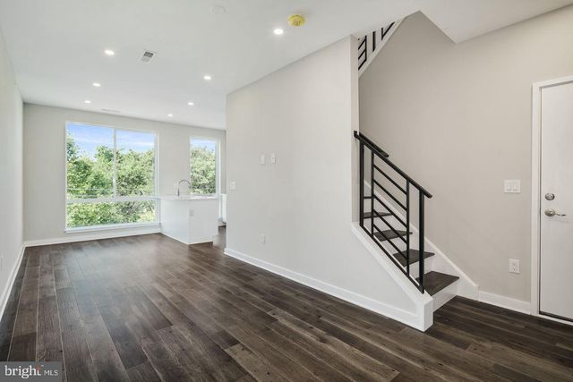 2409 W RIDGE AVE, Philadelphia, PA 19121