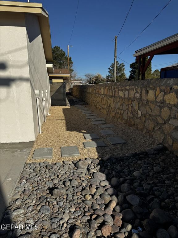 10277 N Loop Drive C, Socorro, TX 79927