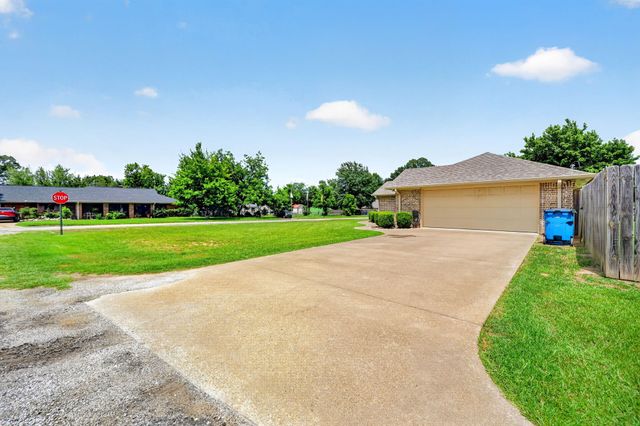 220 Ebony Place, Van, TX 75790