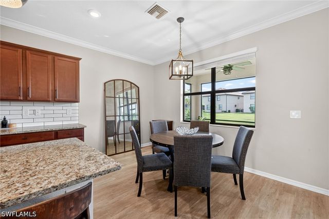 9452 Foxglove LN, Naples, FL 34120