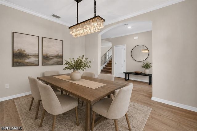 9452 Foxglove LN, Naples, FL 34120