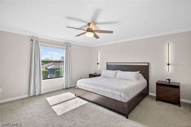 9452 Foxglove LN, Naples, FL 34120
