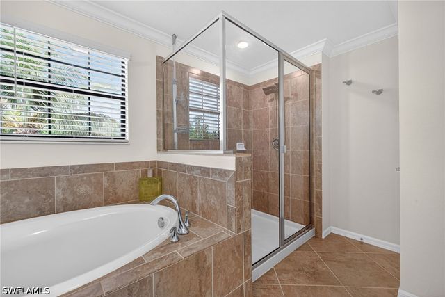 9452 Foxglove LN, Naples, FL 34120