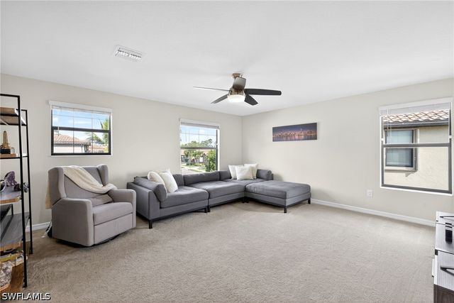 9452 Foxglove LN, Naples, FL 34120