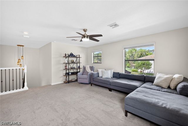 9452 Foxglove LN, Naples, FL 34120