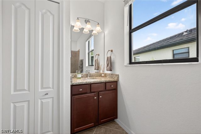 9452 Foxglove LN, Naples, FL 34120