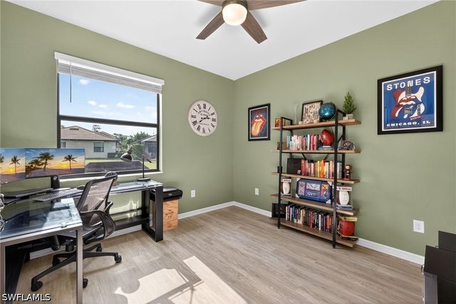 9452 Foxglove LN, Naples, FL 34120