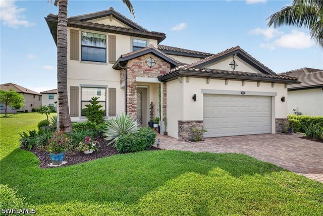 9452 Foxglove LN, Naples, FL 34120