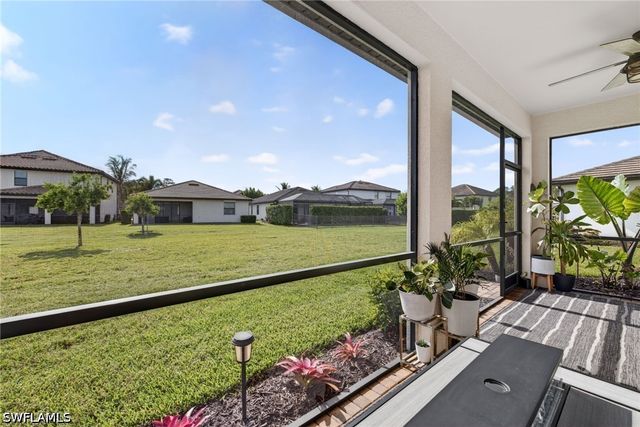 9452 Foxglove LN, Naples, FL 34120