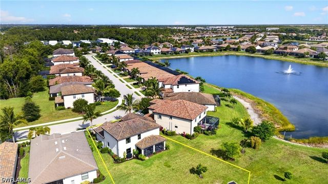 9452 Foxglove LN, Naples, FL 34120
