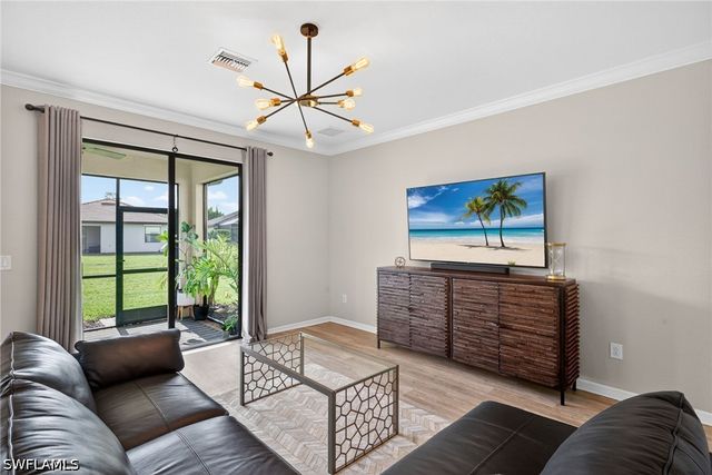 9452 Foxglove LN, Naples, FL 34120