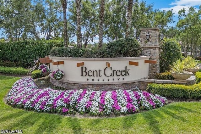 9452 Foxglove LN, Naples, FL 34120