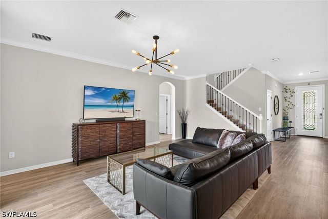 9452 Foxglove LN, Naples, FL 34120