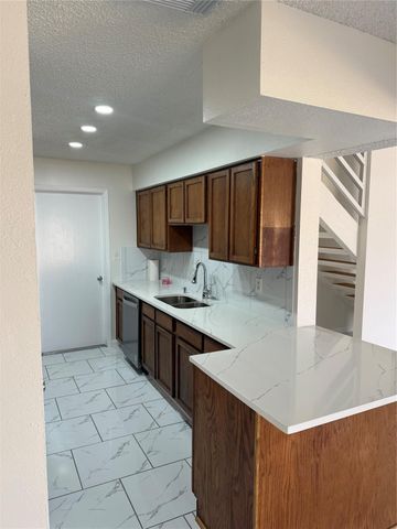 6103 Linnhaven Drive, Houston, TX 77072