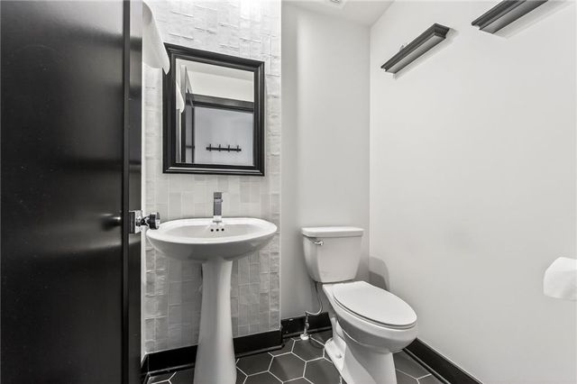 930 S Harmony Avenue, Independence, MO 64056