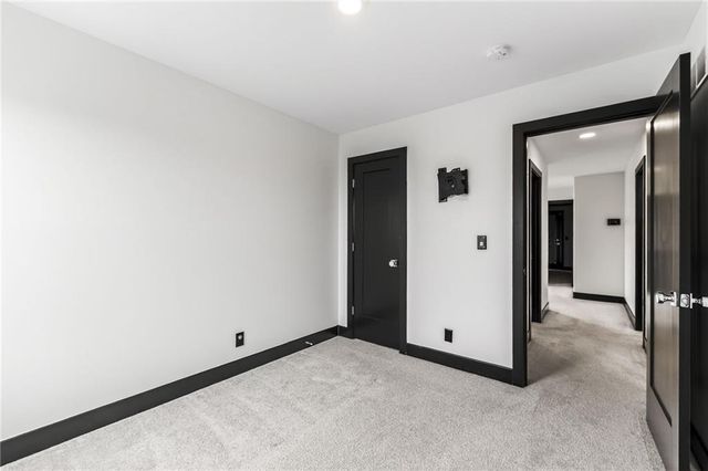 930 S Harmony Avenue, Independence, MO 64056